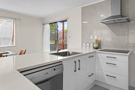 Photo of property in 3 Cheam Place, Pakuranga Heights, Auckland, 2010