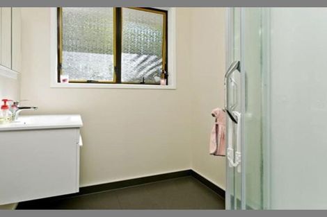 Photo of property in 33 Sequoia Place, Sunnynook, Auckland, 0620