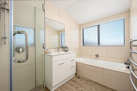 Photo of property in 77 San Marino Drive West, Henderson, Auckland, 0612