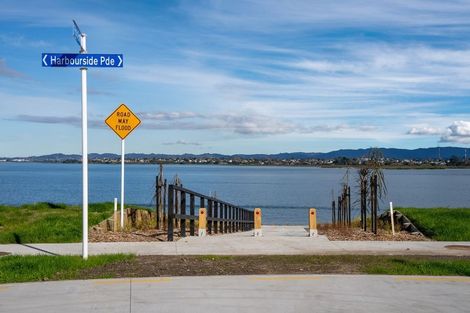 Photo of property in 25 Harbourside Parade, Hobsonville, 0616