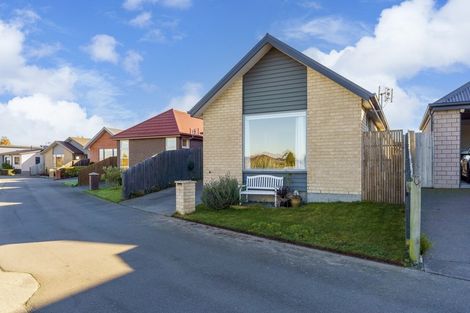 Photo of property in 9 Tangy Loch Lane, Broomfield, Christchurch, 8042