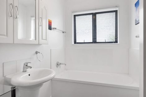 Photo of property in 8 Kowhai Street, Strandon, New Plymouth, 4312