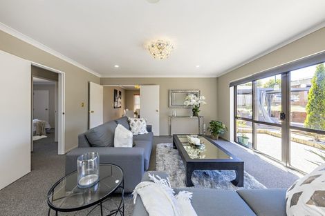 Photo of property in 28 Saralee Drive, Manurewa, Auckland, 2105