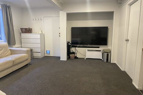 Photo of property in 35 Hollywood Avenue, Titirangi, Auckland, 0604