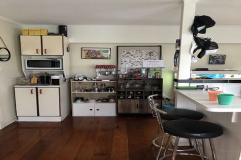 Photo of property in 125 Millbrook Road, Sunnyvale, Auckland, 0612