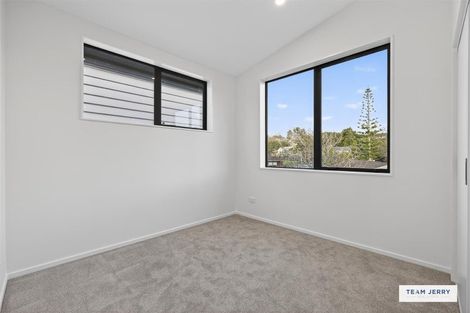 Photo of property in 25 Jandell Crescent, Bucklands Beach, Auckland, 2014