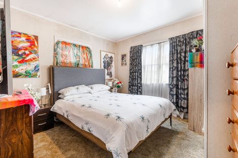 Photo of property in 105 Henderson Valley Road, Henderson, Auckland, 0612