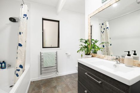 Photo of property in 12 Norfolk Road, Stanmore Bay, Whangaparaoa, 0932