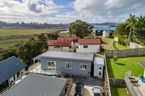 Photo of property in 12a Waterview Place, Haruru, 0204