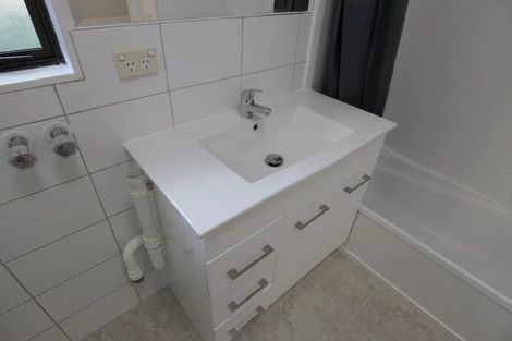 Photo of property in 17 St Catherine Crescent, West Harbour, Auckland, 0618