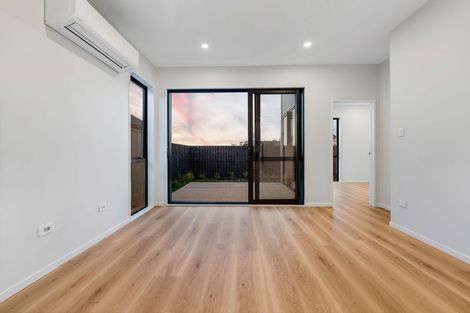 Photo of property in 16 Kotiu Place, Massey, Auckland, 0614