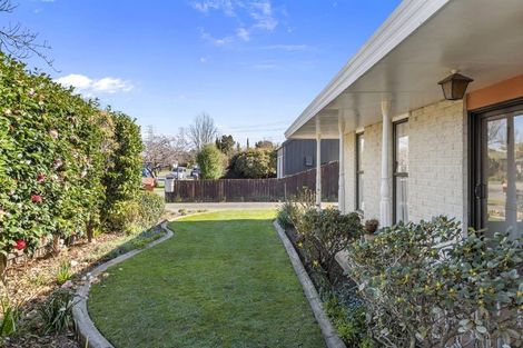Photo of property in 40 Ambleside Drive, Burnside, Christchurch, 8053