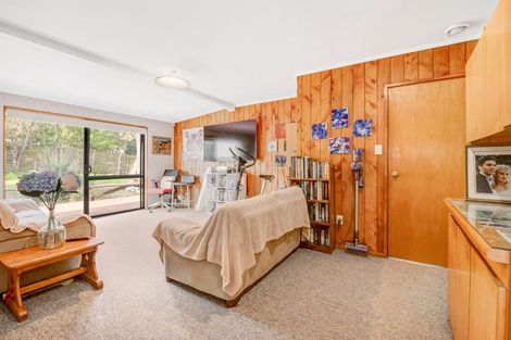 Photo of property in 2 Hand Road, Helensville, 0800