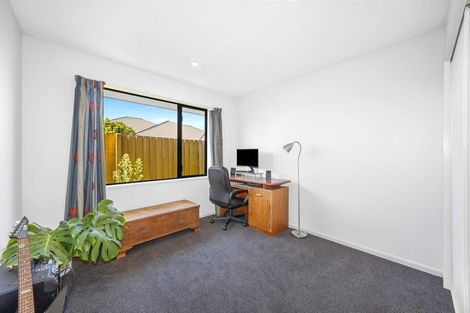 Photo of property in 6 Sheraton Place, Redwood, Christchurch, 8051