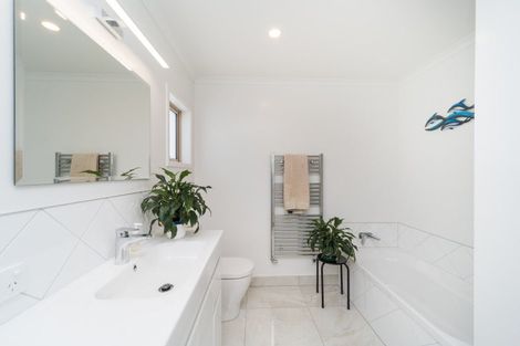 Photo of property in 6 Silkwood Place, Fitzherbert, Palmerston North, 4410