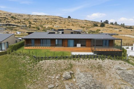 Photo of property in 6 Red Deer Rise, Kelvin Heights, Queenstown, 9300