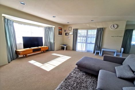 Photo of property in 14 Golfland Drive, Golflands, Auckland, 2013