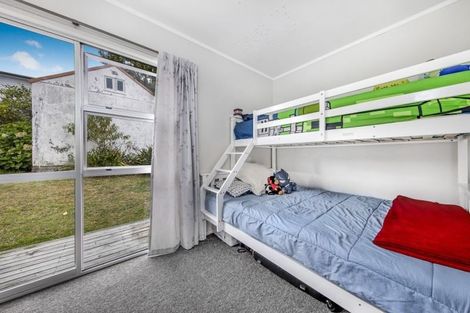 Photo of property in 23 Luckens Road, West Harbour, Auckland, 0618