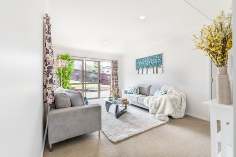 Photo of property in 27 Loughanure Place, Massey, Auckland, 0614