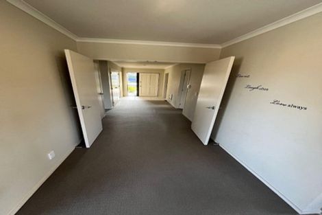 Photo of property in 27 James Nairn Grove, Riverstone Terraces, Upper Hutt, 5018