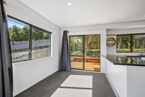 Photo of property in 121b Sunnyside Road, Sunnyvale, Auckland, 0612