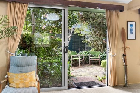 Photo of property in 12 Saint Hill Lane, Havelock North, 4130