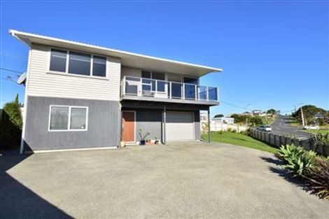 Photo of property in 1 Tindalls Bay Road, Tindalls Beach, Whangaparaoa, 0930