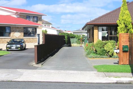 Photo of property in 2/49 Devon Road, Bucklands Beach, Auckland, 2012
