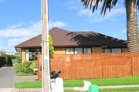 Photo of property in 1/49 Devon Road, Bucklands Beach, Auckland, 2012