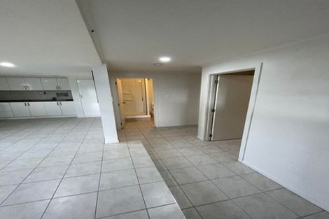 Photo of property in 10 Bishop Street, Green Bay, Auckland, 0604