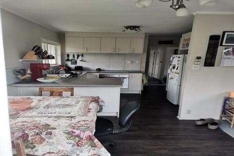 Photo of property in 14 Ellice Road, Totara Vale, Auckland, 0629