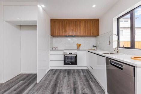 Photo of property in 7b Gladfield Lane, Te Atatu Peninsula, Auckland, 0610