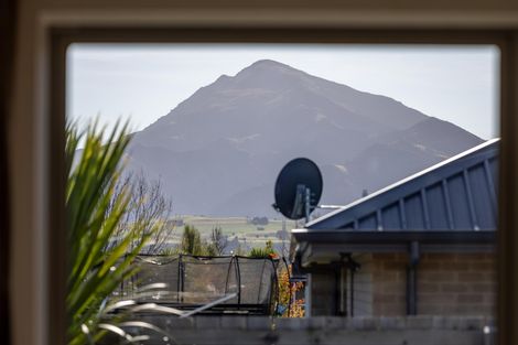 Photo of property in 4 Kingfisher Crescent, Albert Town, Wanaka, 9305