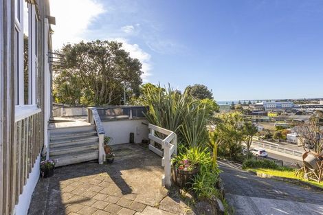 Photo of property in 32 Ngamotu Road, Moturoa, New Plymouth, 4310