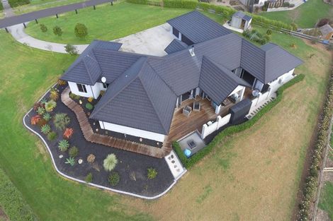 Photo of property in 3 Millbrook Drive, Waiuku, 2683