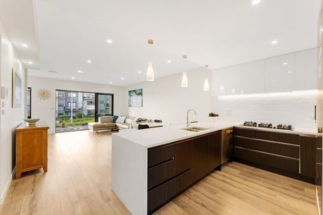 Photo of property in 72 Te Oneroa Way, Long Bay, Auckland, 0630