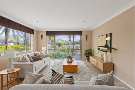 Photo of property in 52 Grovenor Drive, Orewa, 0931