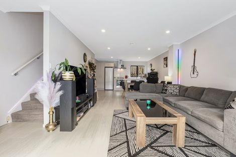 Photo of property in 9u7 Surrey Street, Tawa, Wellington, 5028