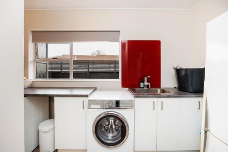 Photo of property in 52 Kentucky Way, Awapuni, Palmerston North, 4412