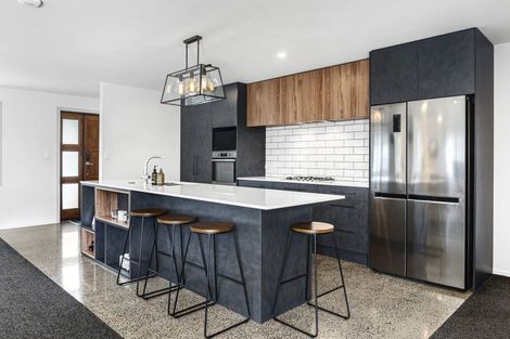 Photo of property in 9 Frederick Place, Whalers Gate, New Plymouth, 4310