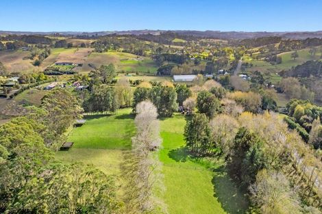 Photo of property in 200 Awa Road, Kumeu, 0891