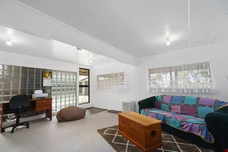 Photo of property in 771 East Coast Road, Northcross, Auckland, 0630