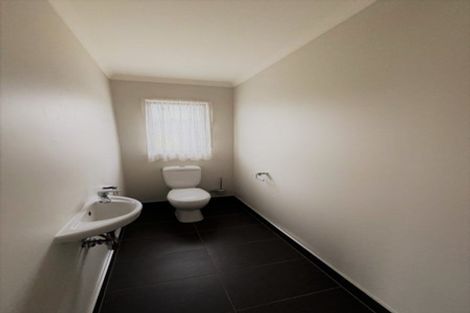 Photo of property in 21 Springvale Drive, Fairview Heights, Auckland, 0632