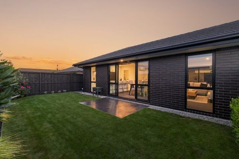 Photo of property in 2 Graeme Cooper Lane, Avonhead, Christchurch, 8042