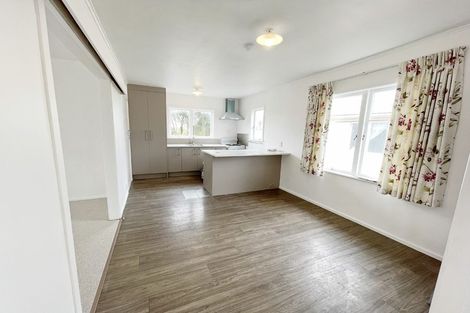 Photo of property in 2 Marlene Avenue, Te Atatu South, Auckland, 0610