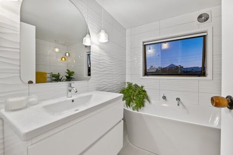 Photo of property in 12 Ridgewood Drive, Ridgewood, New Plymouth, 4371