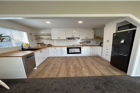 Photo of property in 17 Baillie Crescent, Carterton, 5713