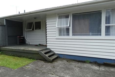 Photo of property in 17 Denver Avenue, Sunnyvale, Auckland, 0612