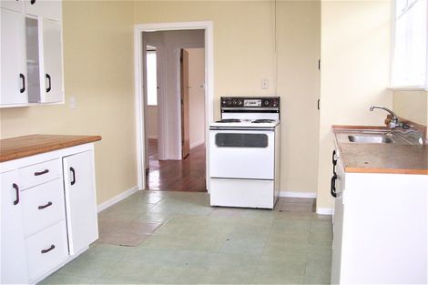 Photo of property in 72 Ruskin Road, Newlands, Wellington, 6037