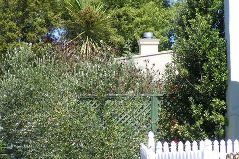 Photo of property in 12 Rodney Road, Northcote Point, Auckland, 0627